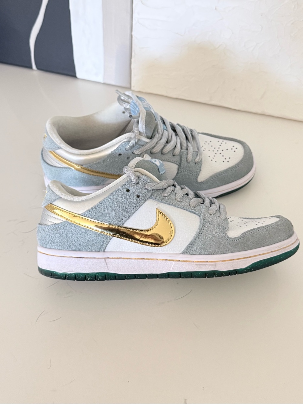 Nike SB Dunk Low Sean Cliver Holiday Special (Men’s US 7Womens 8 )